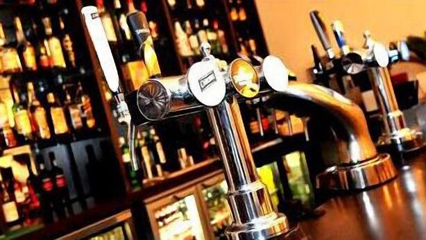 Serves lunch and dinner - The Grosvenor Hotel (Rugby)