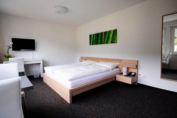 Ropa de cama hipoalergénica, colchones Select Comfort y escritorio 