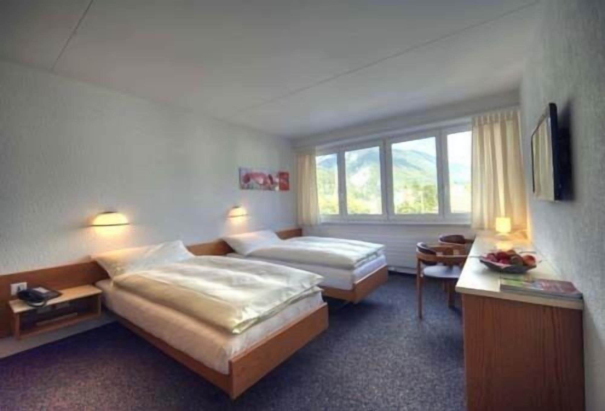 double room, private bathroom | 1 bedroom, hypo-allergenic bedding, select comfort beds, desk