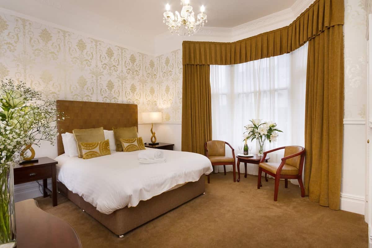 Standard Room (King)