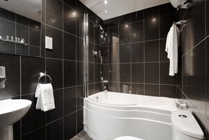 Traditional-Zimmer, 1 King-Bett (Four Poster) | Badezimmer | Dusche, kostenlose Toilettenartikel, Haartrockner, Handtücher