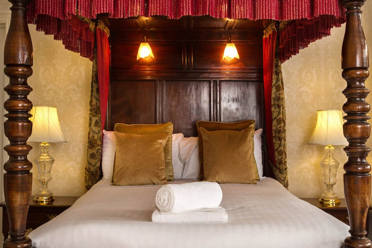 four poster suite | 1 bedroom, desk, laptop workspace, free wifi