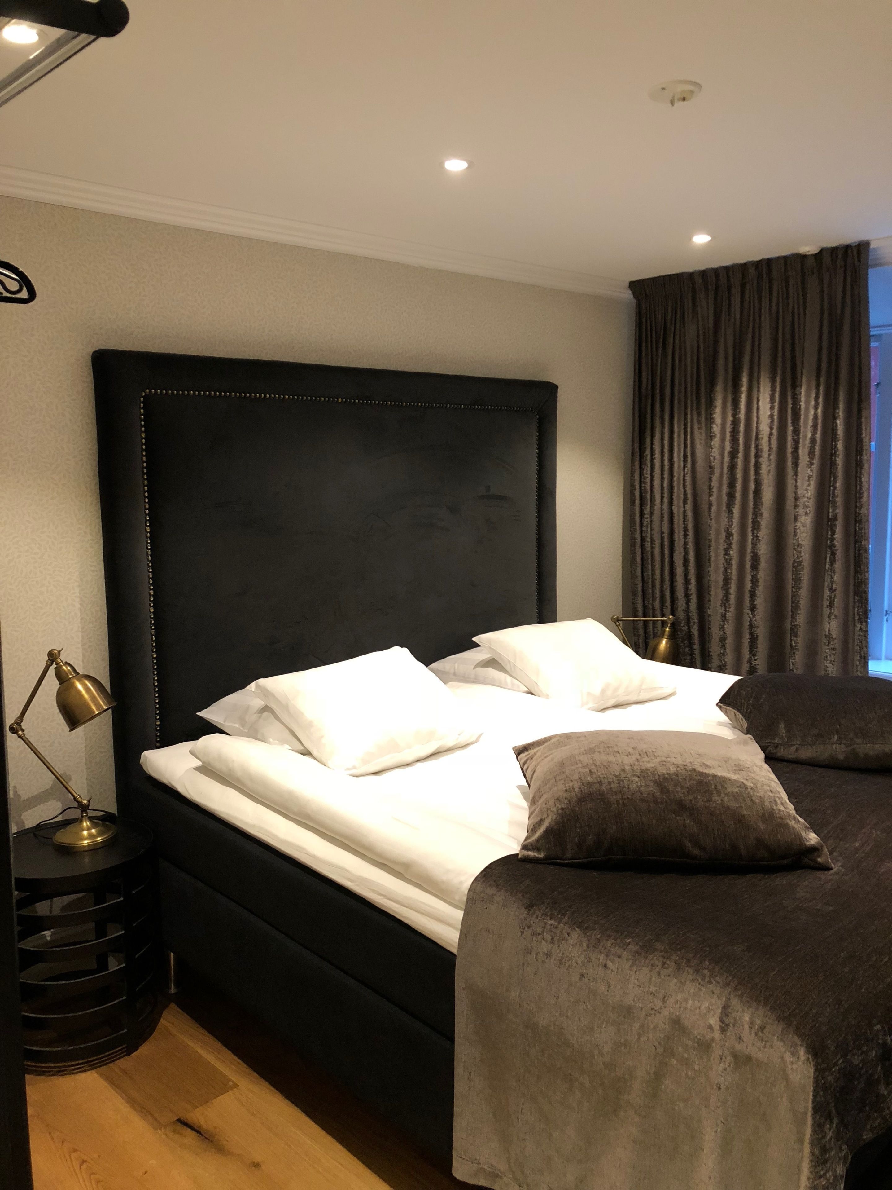 classic double room, 1 king bed | 1 bedroom, individually decorated, individually furnished