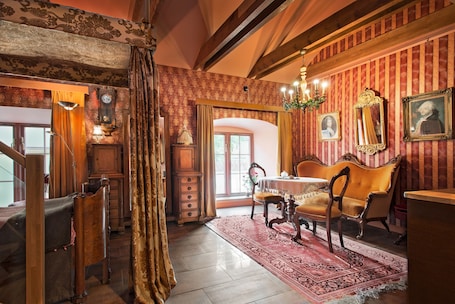 Decoración personalizada, muebles diferentes y cortinas blackout