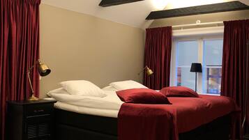 Classic Double Room, 1 King Bed | Individually decorated, individually furnished, blackout drapes