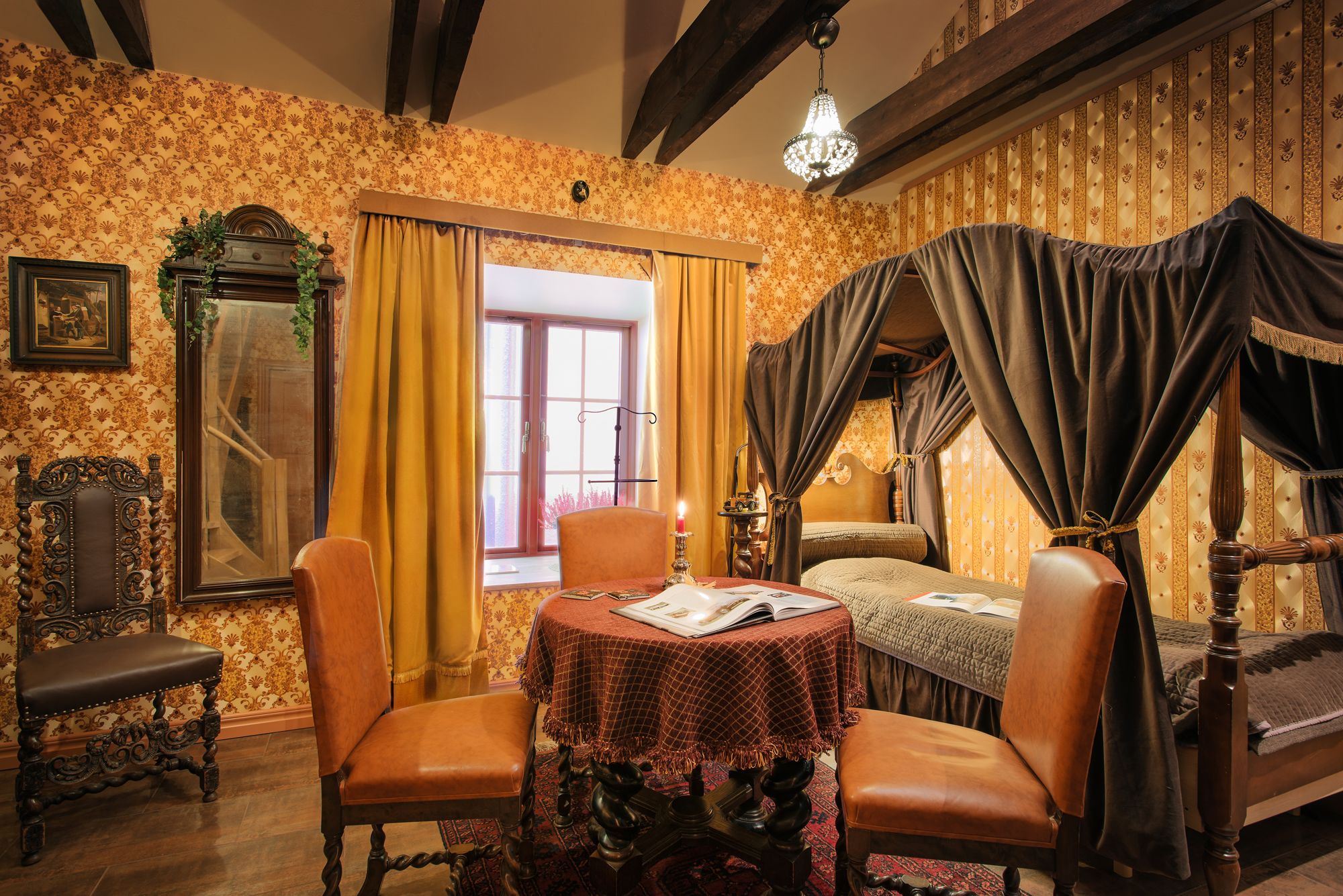 suite | 1 bedroom, individually decorated, individually furnished