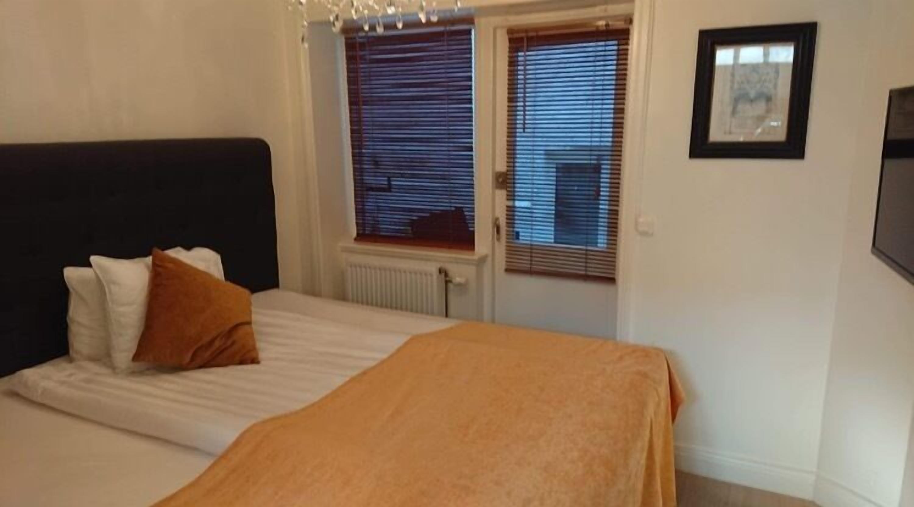 single room, annex building | living area | lcd tv, pay films