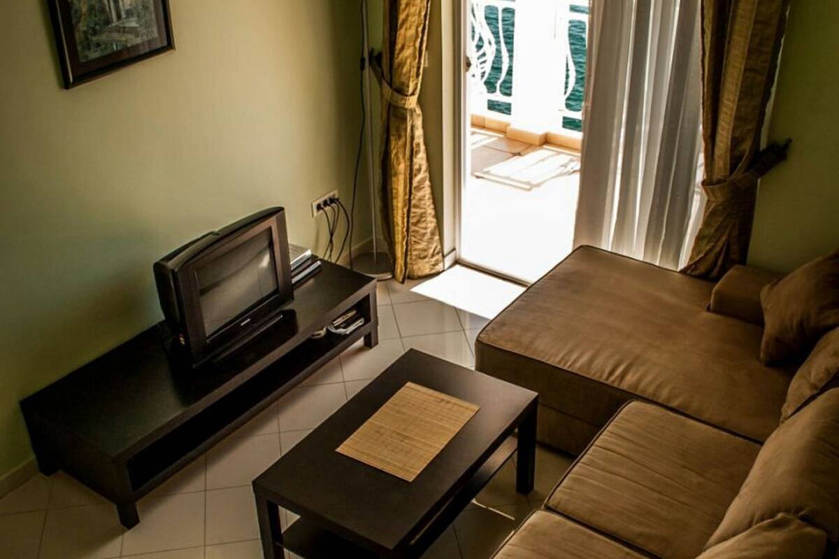 Standard Apartment, 1 Bedroom, Sea View | Living room | TV