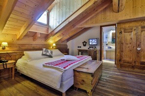 Romantic Double or Twin Room | Frette Italian sheets, premium bedding, down comforters, in-room safe