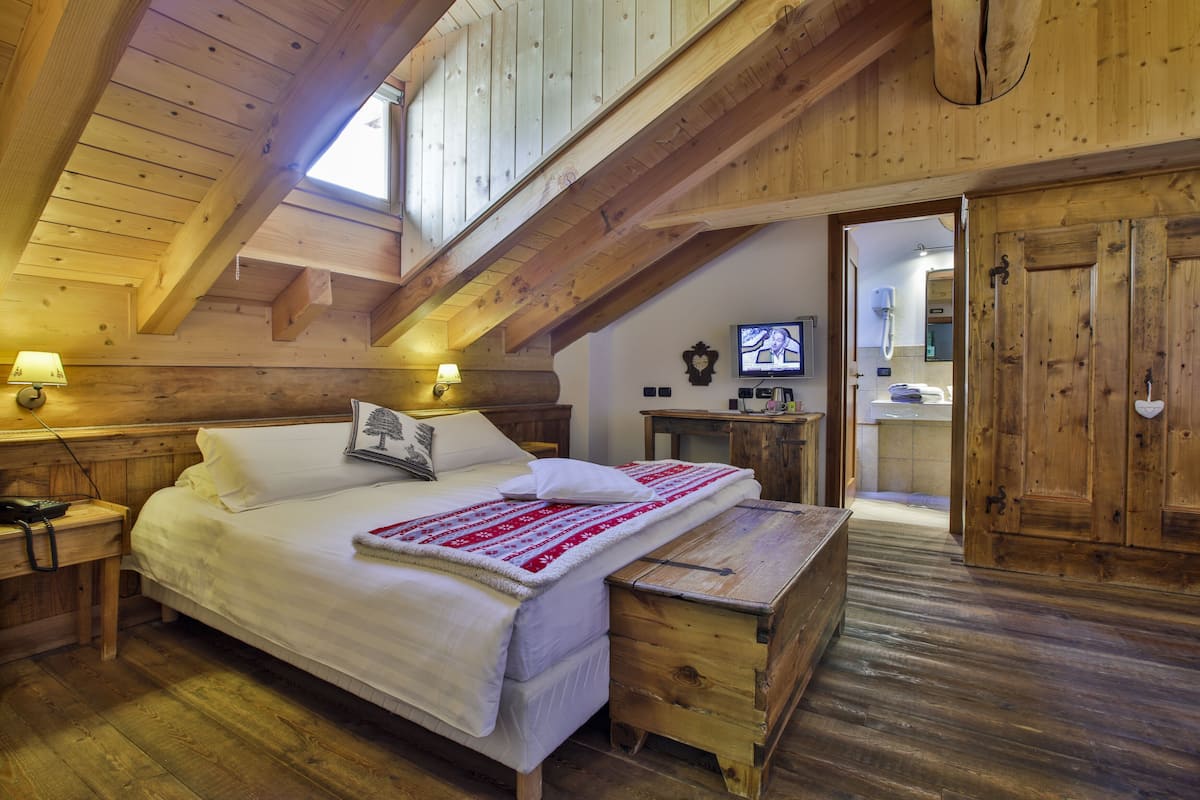 romantic double or twin room | 1 bedroom, frette italian sheets, premium bedding, down duvets