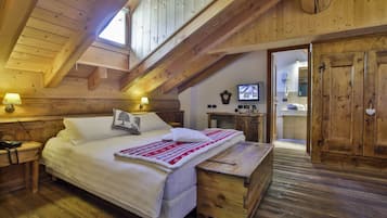 Romantic Double or Twin Room | Frette Italian sheets, premium bedding, down duvets, in-room safe
