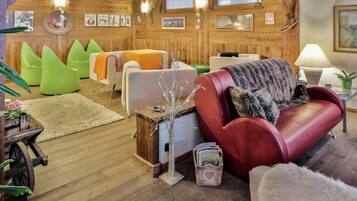 Coin salon dans le hall