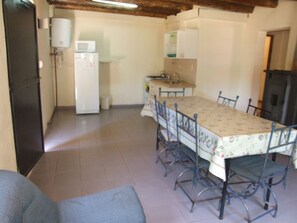 Ferienhütte (Special) | Essbereich im Zimmer