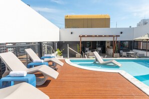 Outdoor pool, pool umbrellas, sun loungers