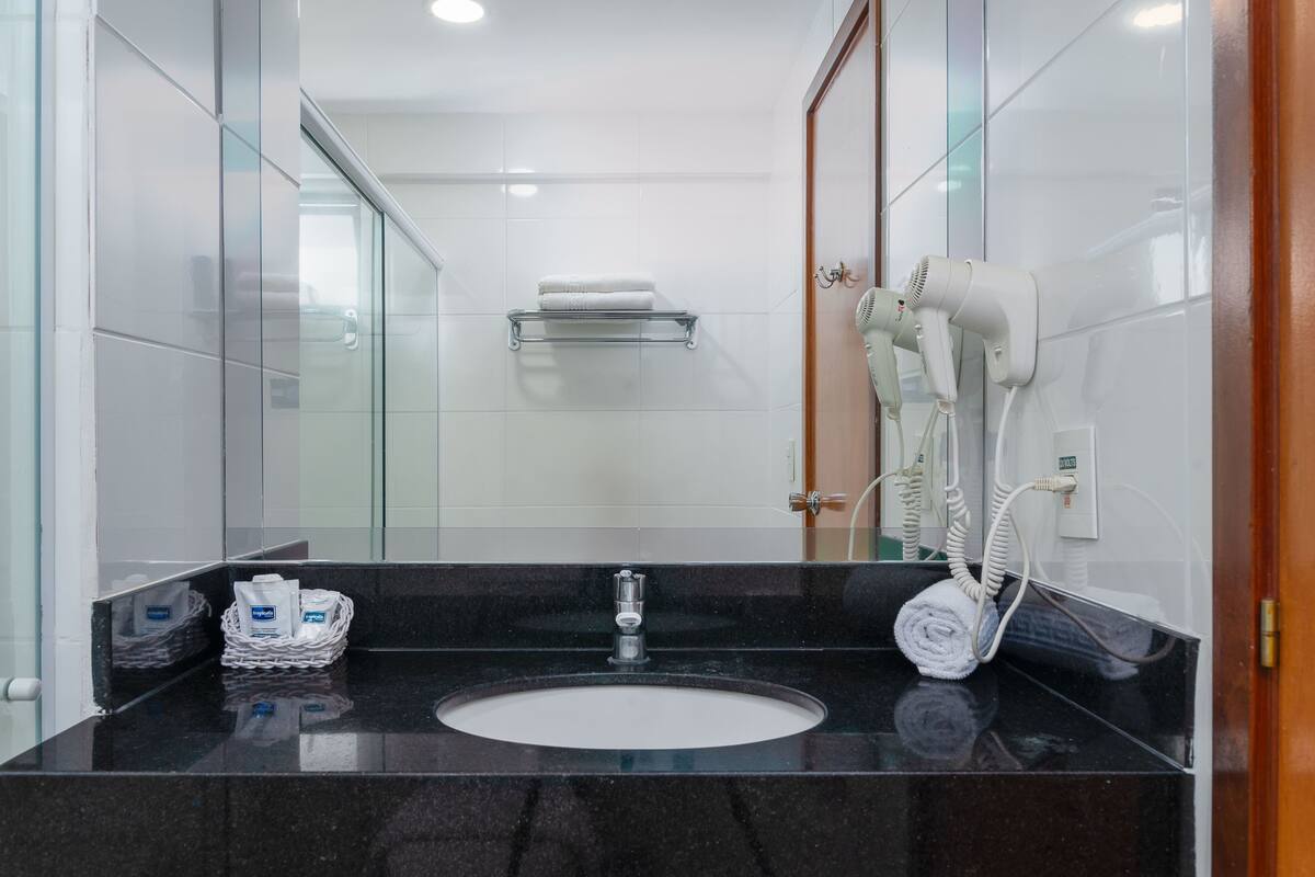 shower, free toiletries, hair dryer, towels