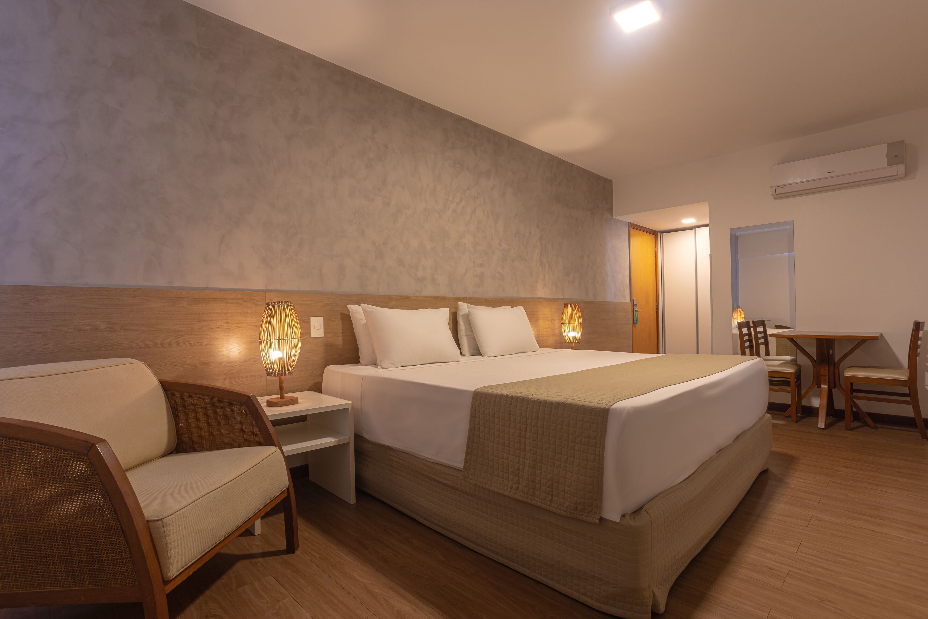 Safe på rommet, skrivebord, lydisolert og wi-fi (inkludert)