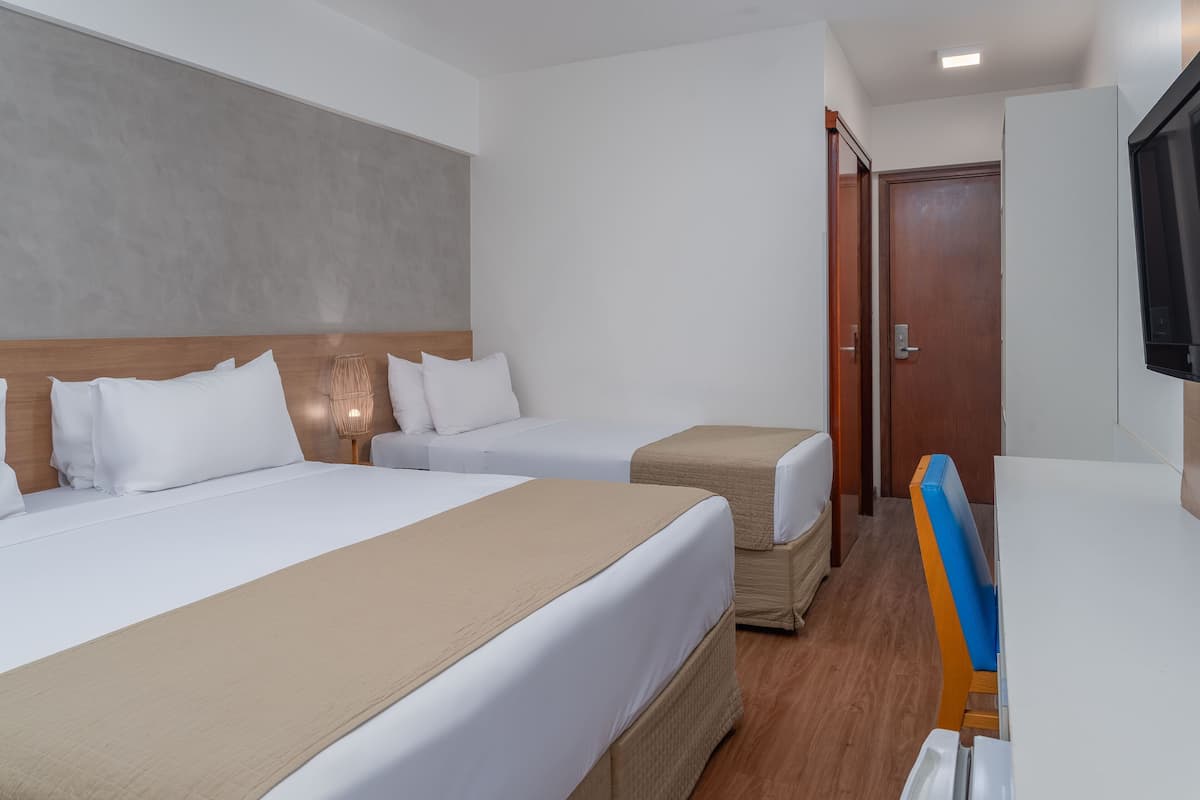 Quarto Standard Casal + Extra | In-room safe, desk, soundproofing, free WiFi