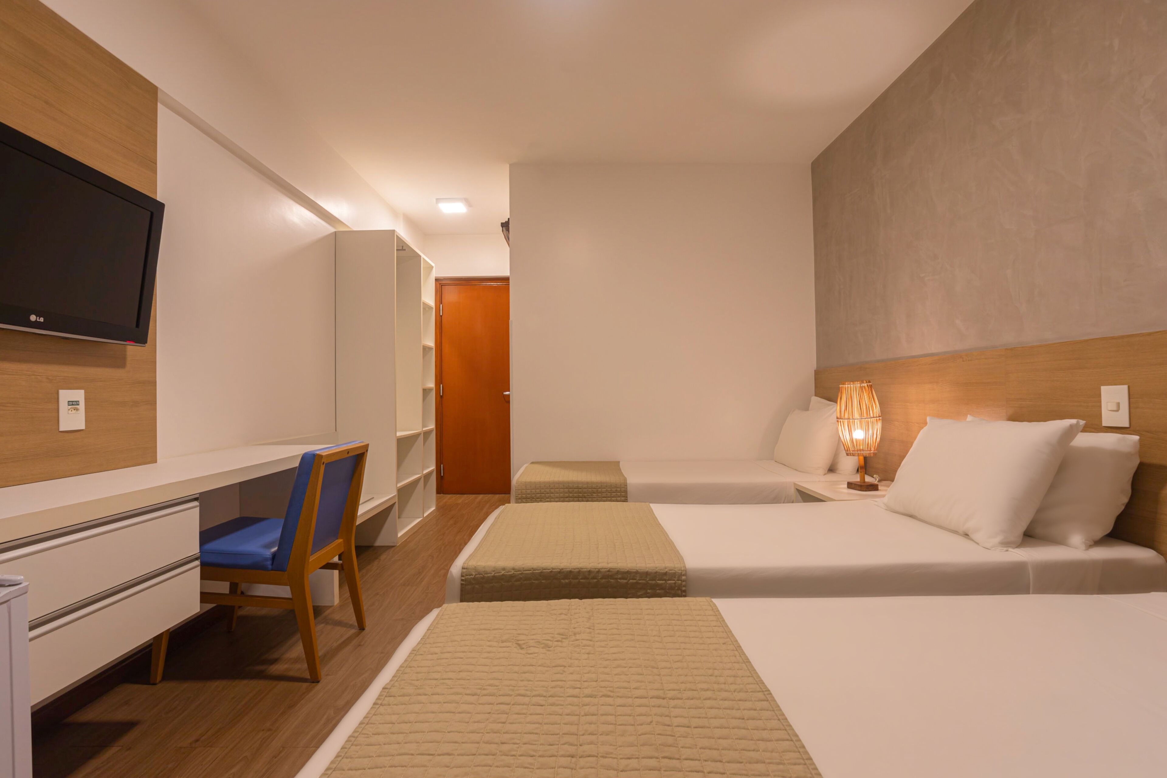 standard triple room, 3 single beds | 1 bedroom, in-room safe, desk, soundproofing