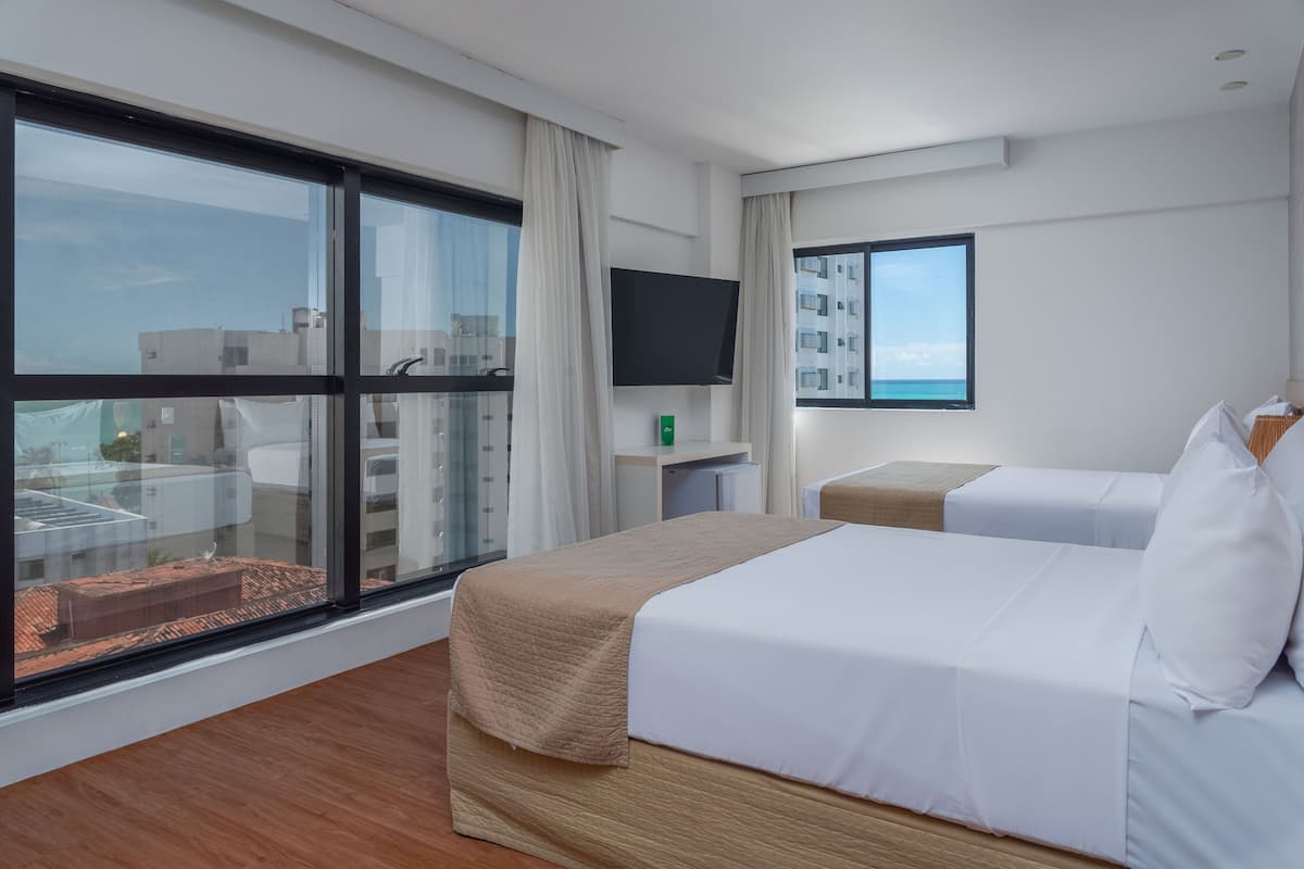 family vista mar | 1 bedroom, in-room safe, desk, soundproofing