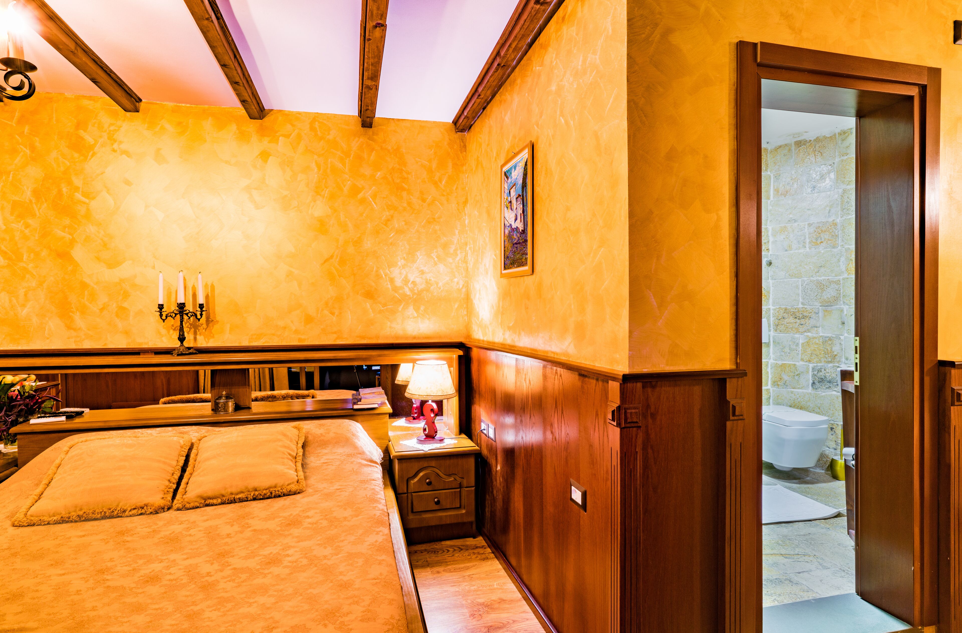 premium bedding, pillow-top beds, in-room safe, desk