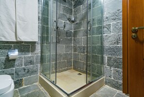 Deluxe Double Room, 1 Bedroom | Bathroom | Shower, rainfall showerhead, free toiletries, hair dryer