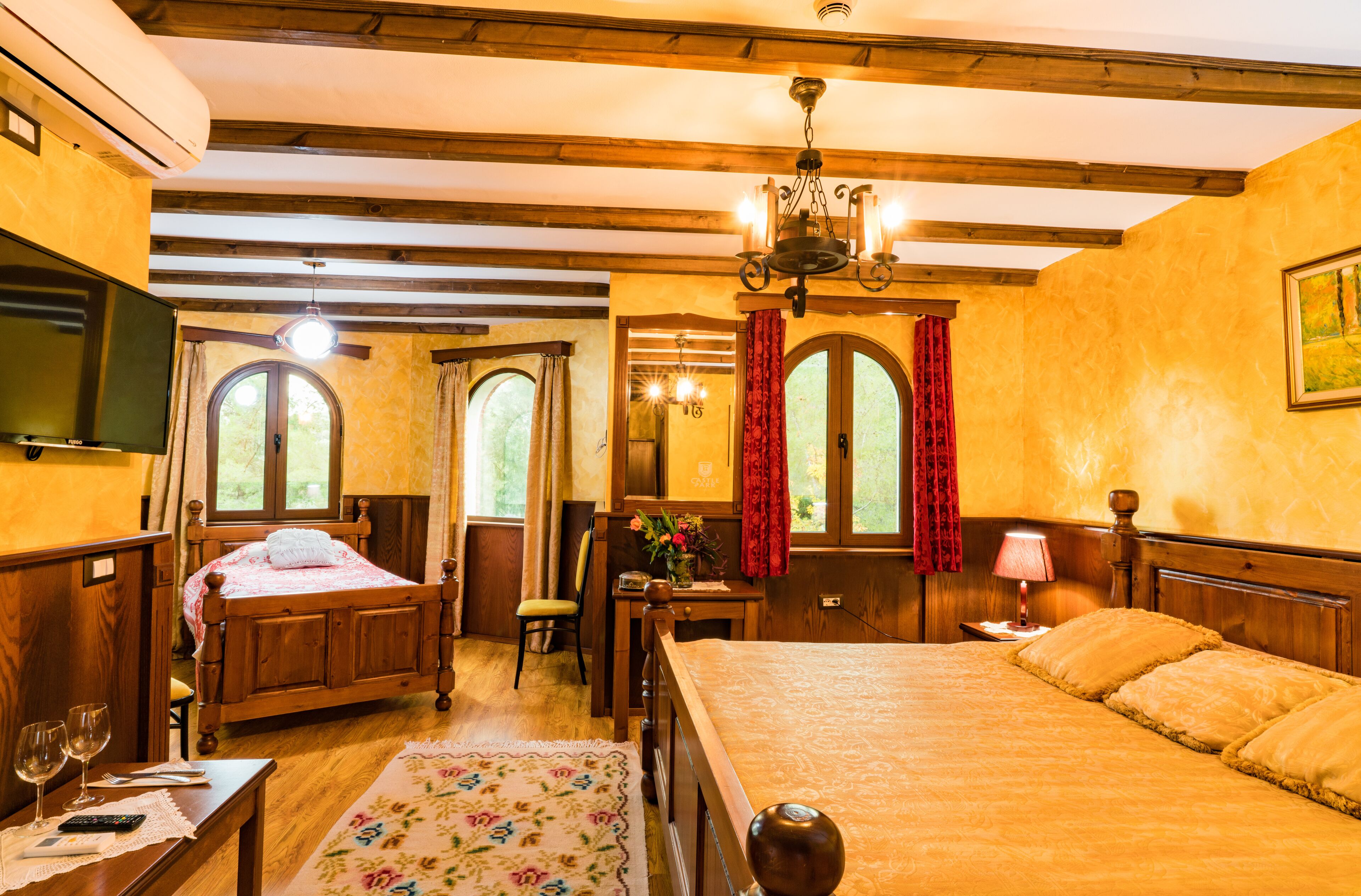 deluxe double room, 1 bedroom | premium bedding, pillow-top beds, in-room safe, desk