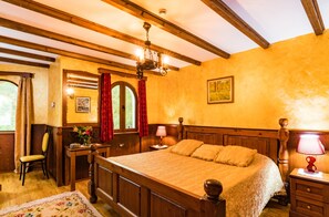 Deluxe Double Room, 1 Bedroom | Premium bedding, pillowtop beds, in-room safe, desk - Castle Park (Berat)