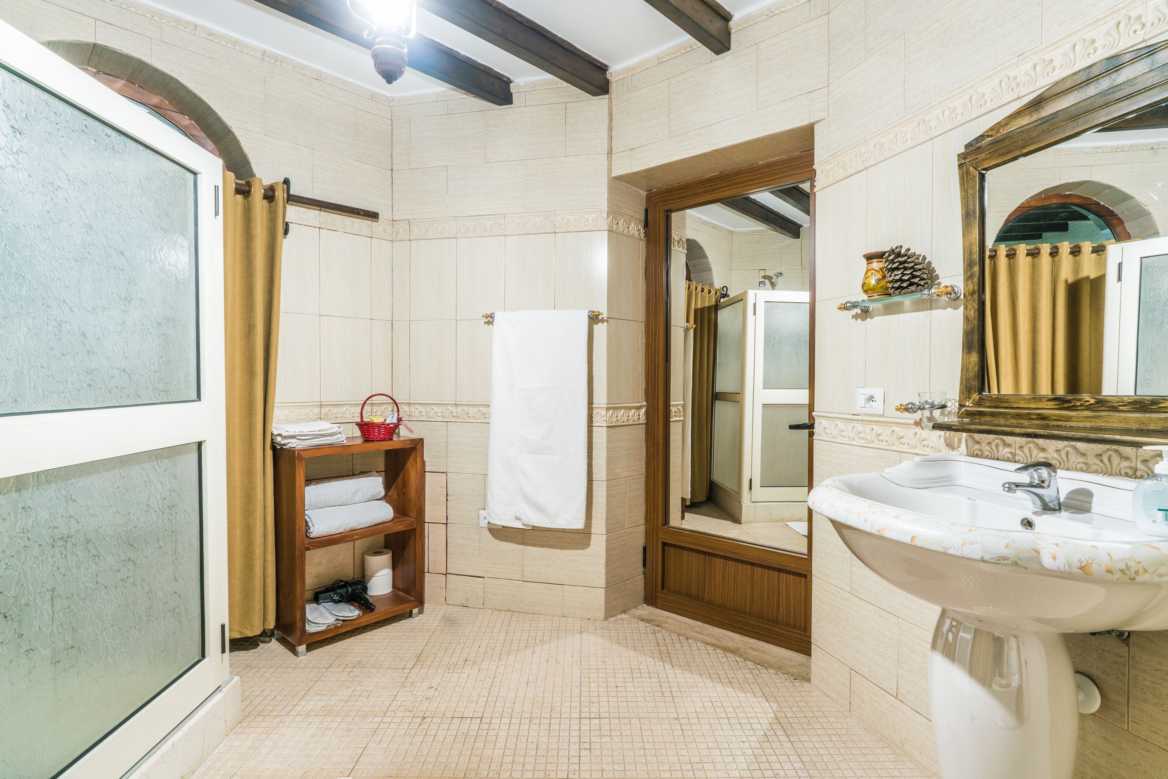 comfort apartment, 2 bedrooms | bathroom | shower, rainfall showerhead, free toiletries, hair dryer