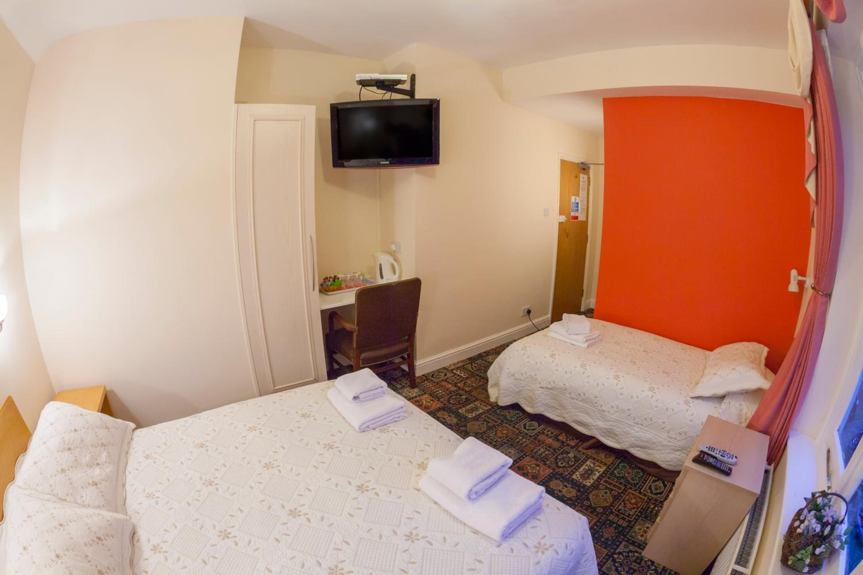 Photo - Gatwick Turret Guest House