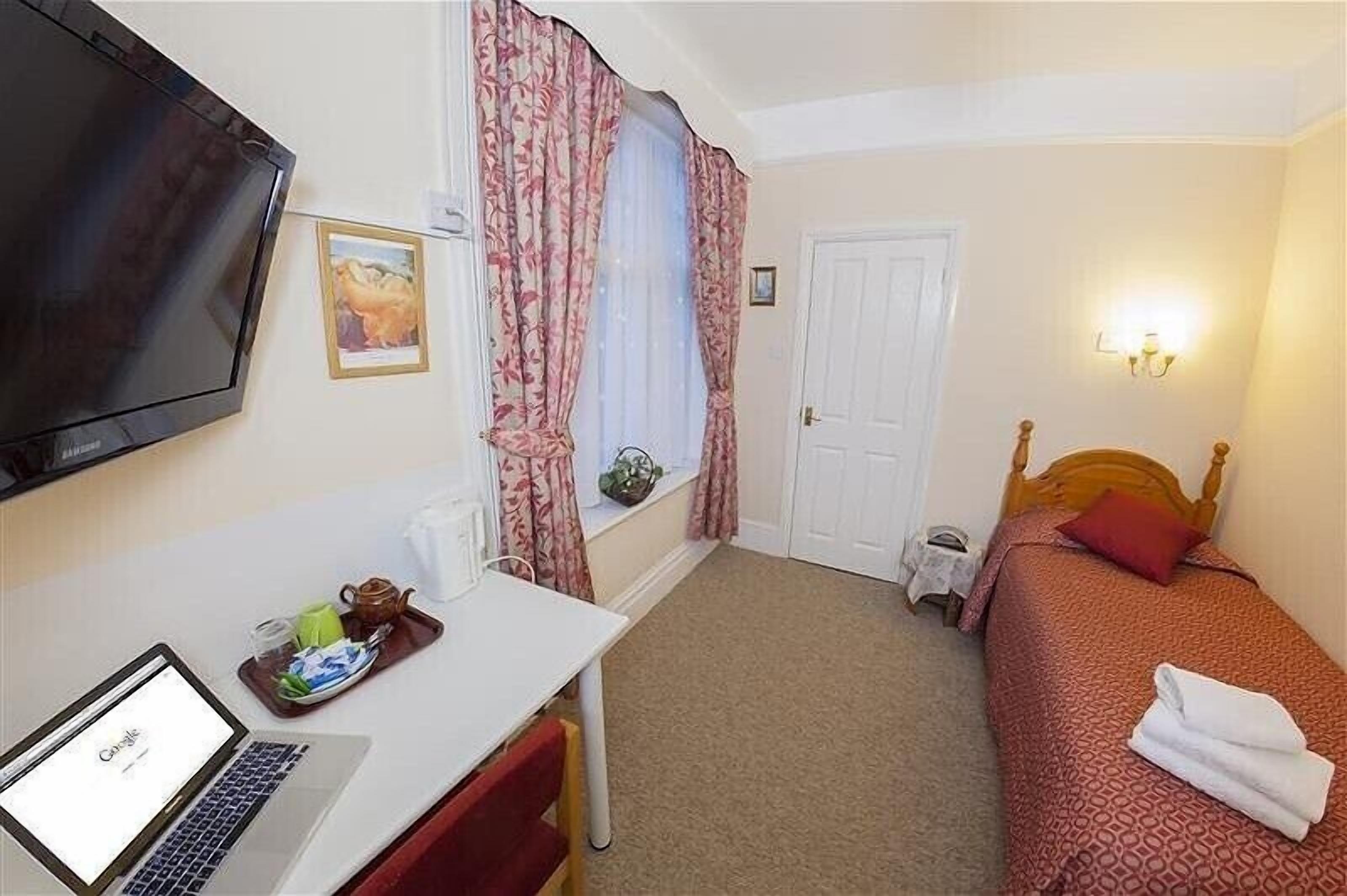 Photo - Gatwick Turret Guest House