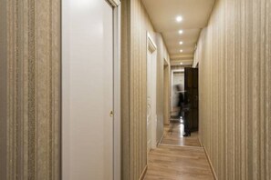 Hallway - Relais Bocca di Leone (Rome)