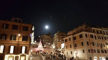 Fassade der Unterkunft – Abend/Nacht