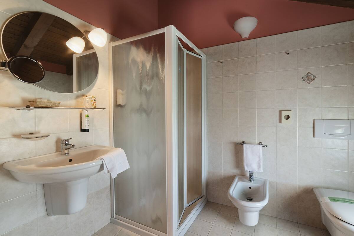 family triple room | bathroom | shower, designer toiletries, hair dryer, bidet