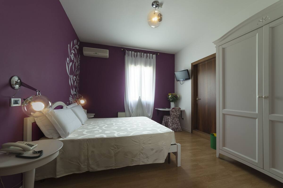 superior double room single use, private bathroom | 1 bedroom, premium bedding, memory-foam beds, in-room safe