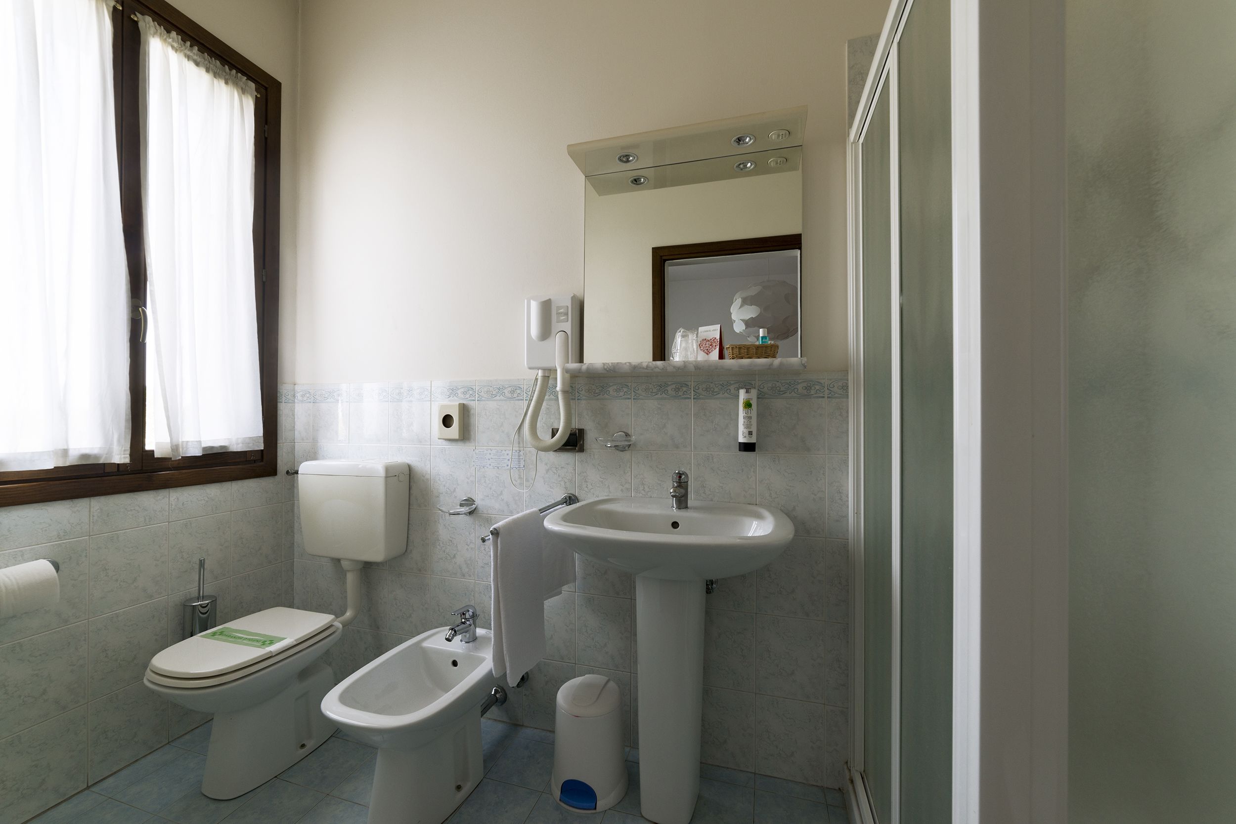superior double or twin room, private bathroom | bathroom | shower, designer toiletries, hair dryer, bidet