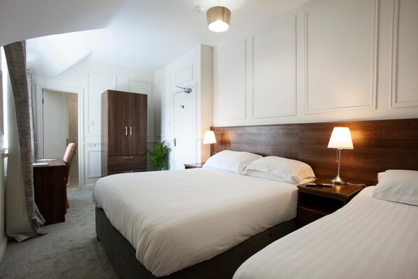 Premium Triple Room | Premium bedding, desk, laptop workspace, blackout drapes - Portcaman House B&B (Bushmills)