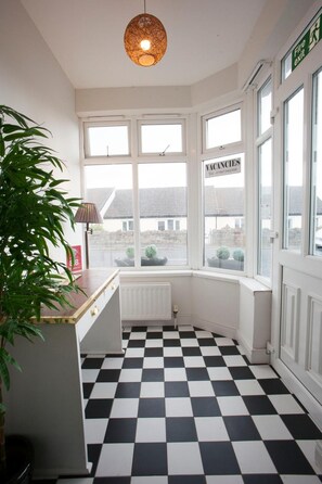 Shower, free toiletries, hair dryer, towels - Portcaman House B&B (Bushmills)