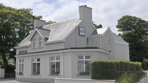 Front of property - Portcaman House B&B (Bushmills)