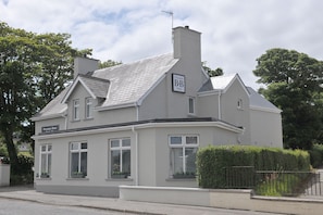 Front of property - Portcaman House B&B (Bushmills)