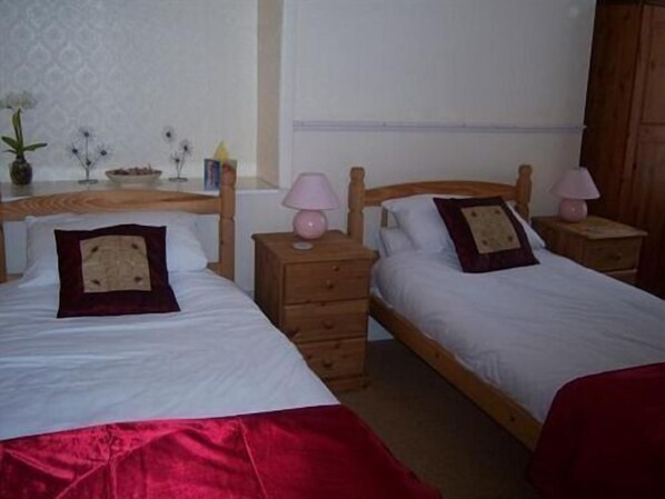 Twin Room, 2 Single Beds, Ensuite