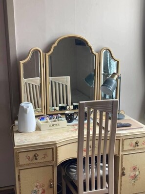 Interior - The George Hotel (Castle Cary)