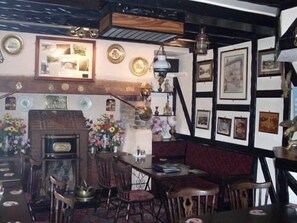 Breakfast, lunch and dinner served - The Bird in Hand Inn (Telford)