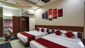 Family Quadruple Room | 1 bedroom, in-room safe, desk, free WiFi