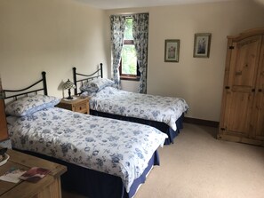 Standard Twin Room | Individually decorated, individually furnished, iron/ironing board