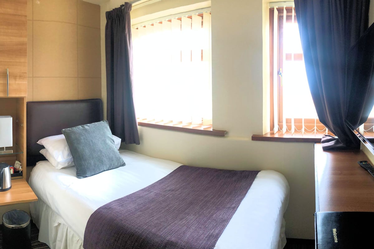 Junior Single Room, Ensuite | WiFi