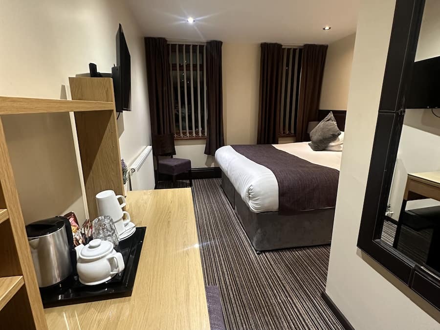 Doppel- oder Zweibettzimmer, mit Bad