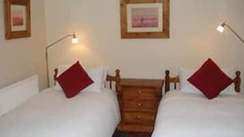 Twin Room, 2 Single Beds (Pink)