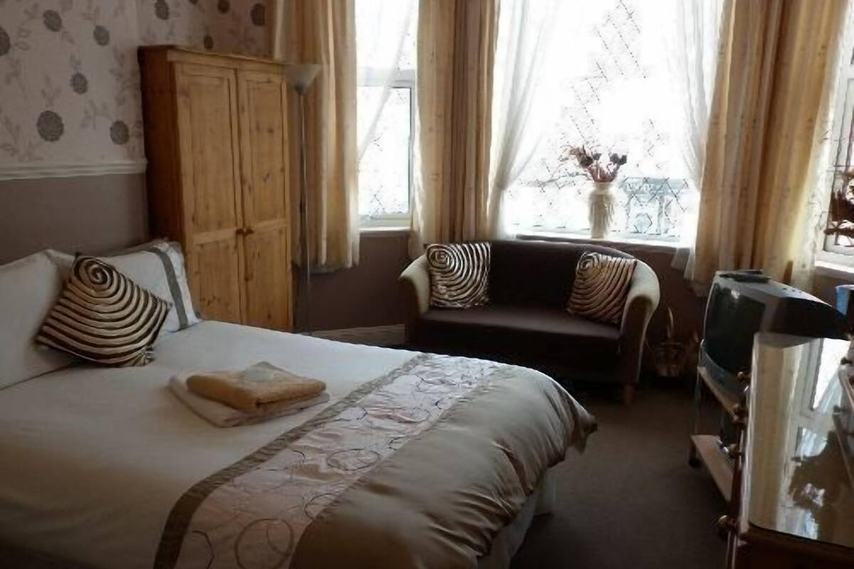 Chambre, lits jumeaux, sdb privée