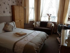 Chambre, lits jumeaux, sdb privée
