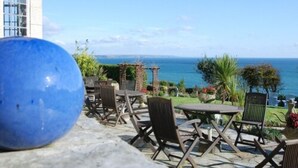 Terrace/patio - Trevalsa Court Hotel (St Austell)